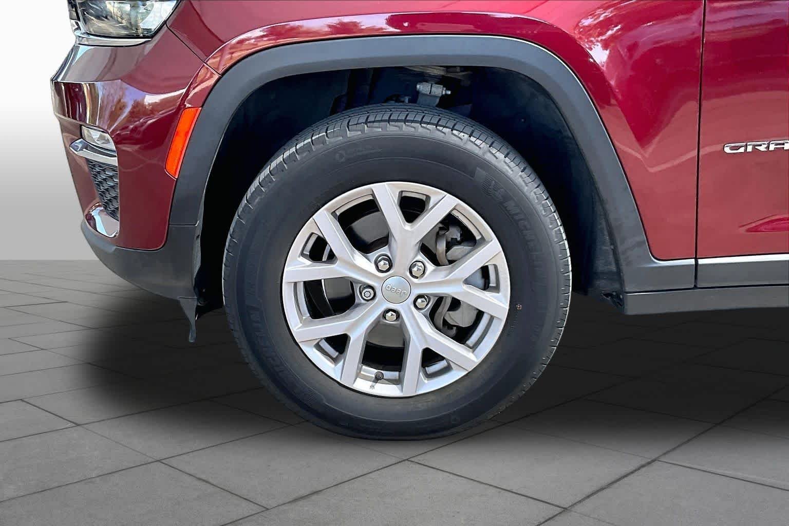 Used 2022 Velvet Red Pearlcoat Jeep Limited image 11
