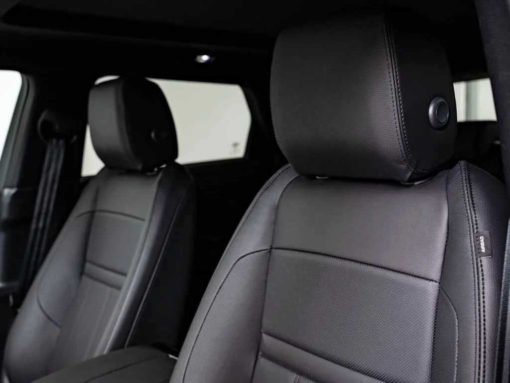 New 2026 Fuji White Land Rover Dynamic image 24