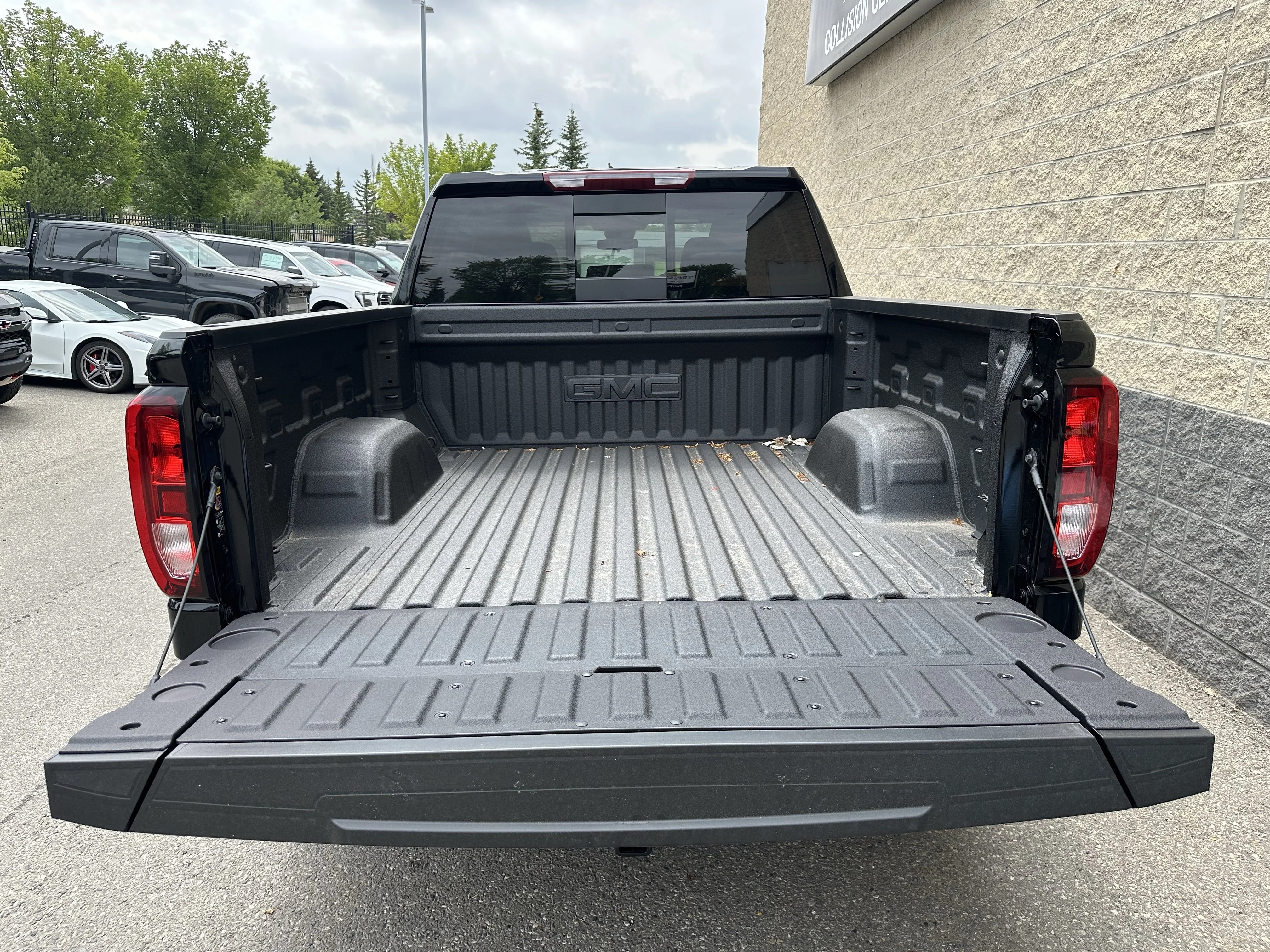 New 2026 Onyx Black GMC Elevation image 8