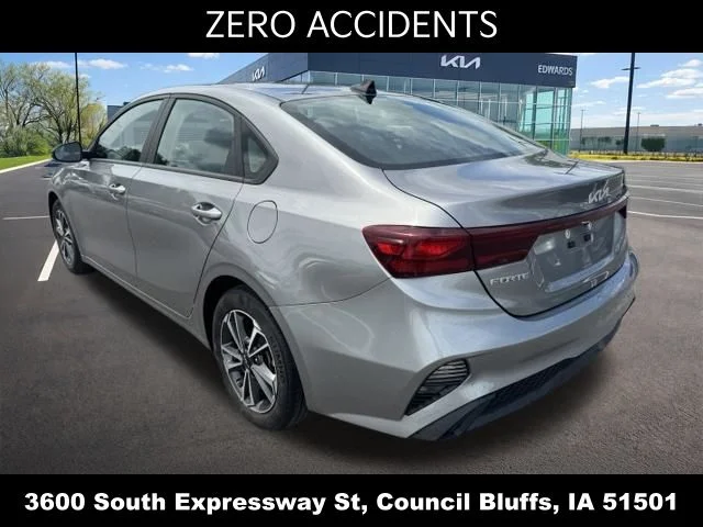 Used 2023 Gray Kia LXS image 6