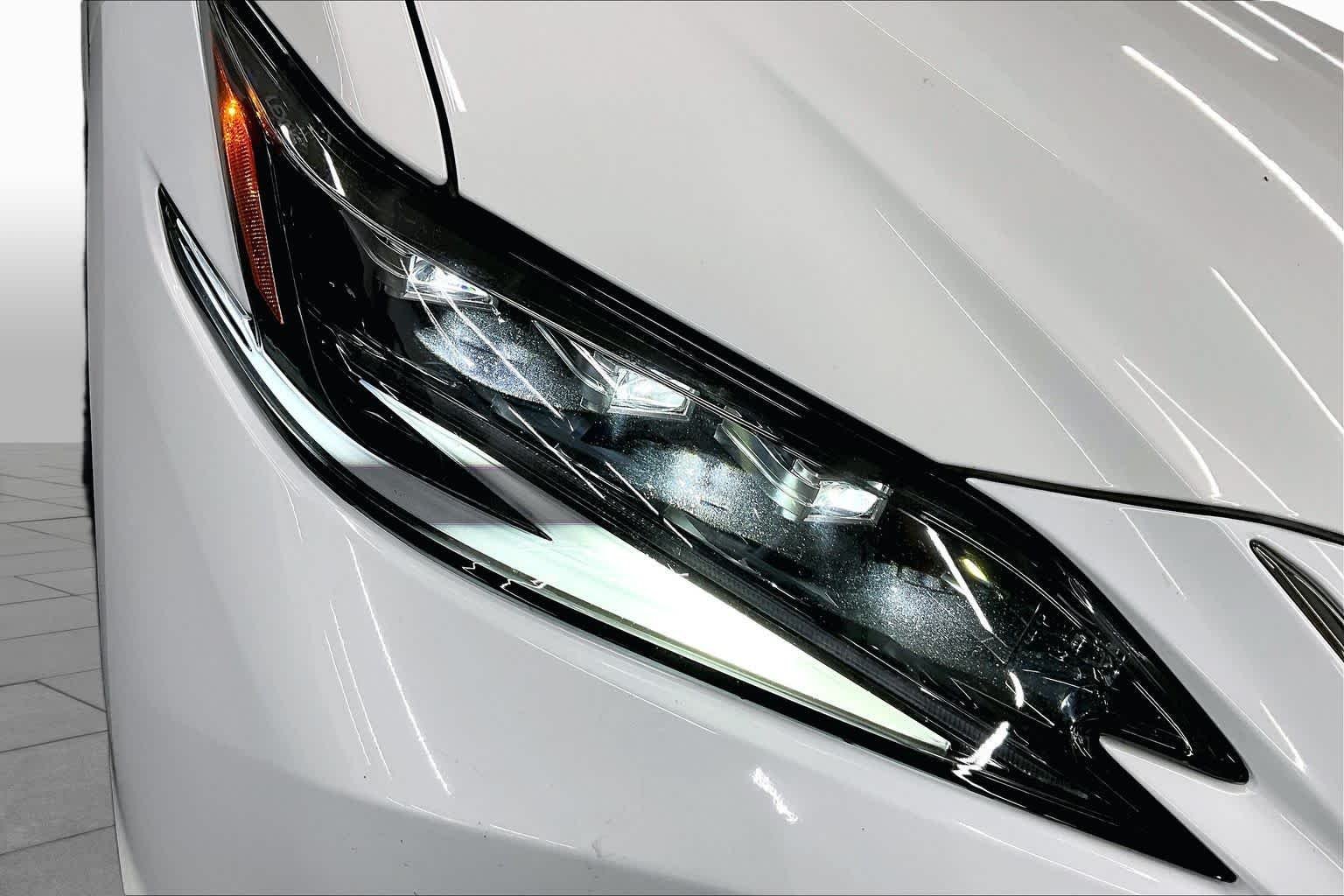 Used 2024 Ultra White Lexus F SPORT Handling image 27