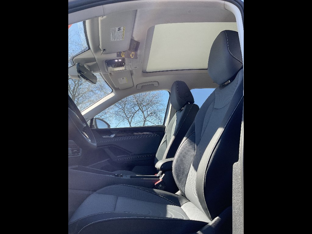 2026 Volkswagen Tiguan SE - Photo 9