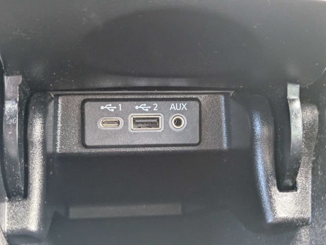 Used 2022 White Nissan SR image 21