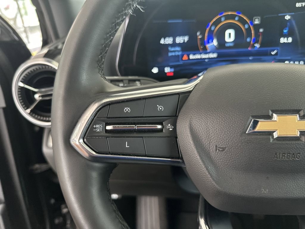 Used 2025 Mosaic Black Metallic Chevrolet LT image 19