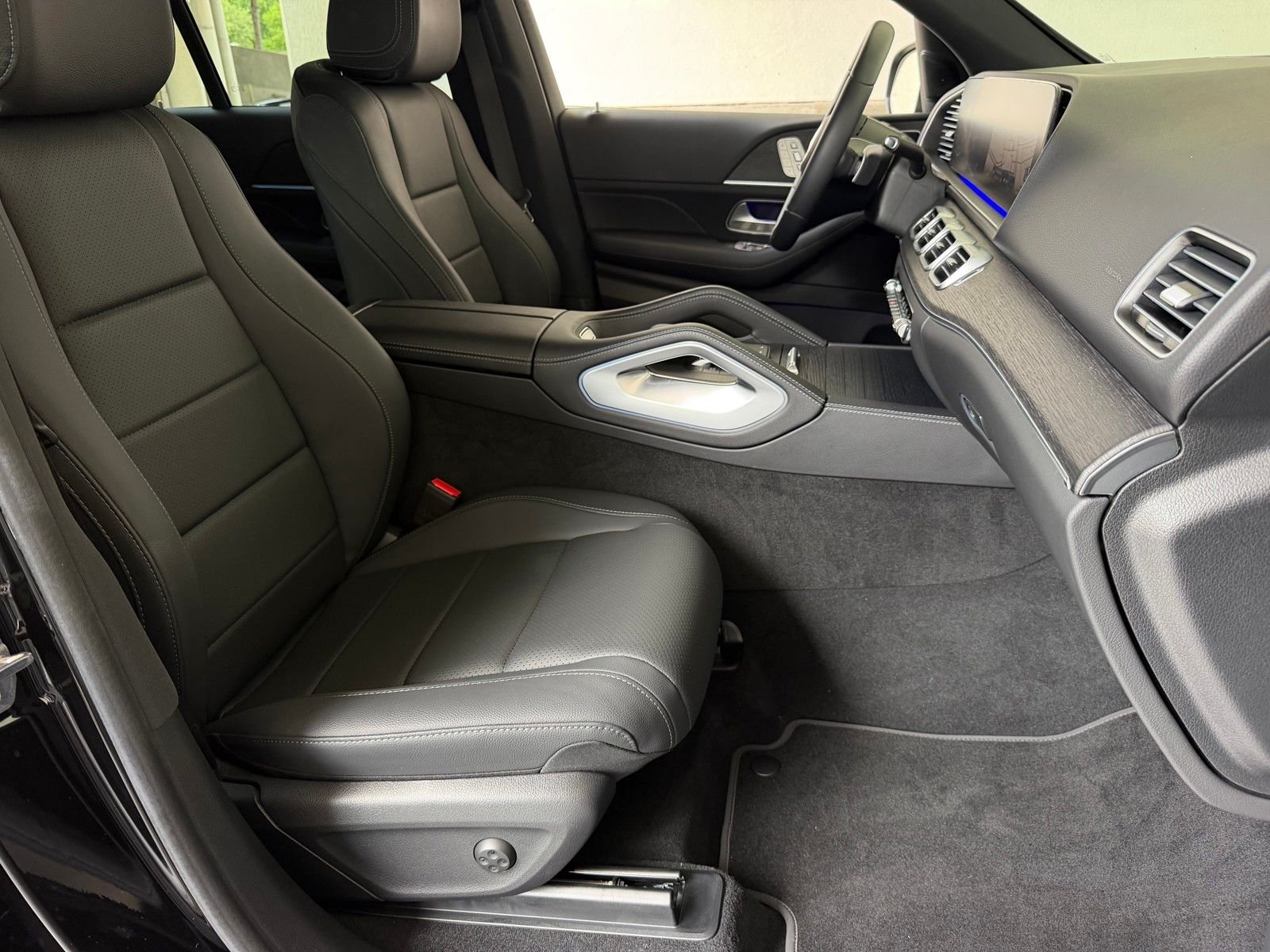 Certified Used 2025 Black Mercedes-Benz GLE 450 image 20