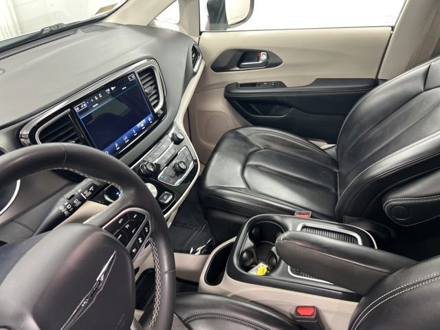 Used 2023 White Chrysler Touring L image 22