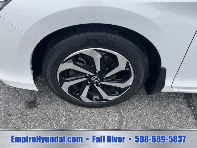 Used 2016 Silver Honda EX-L image 11