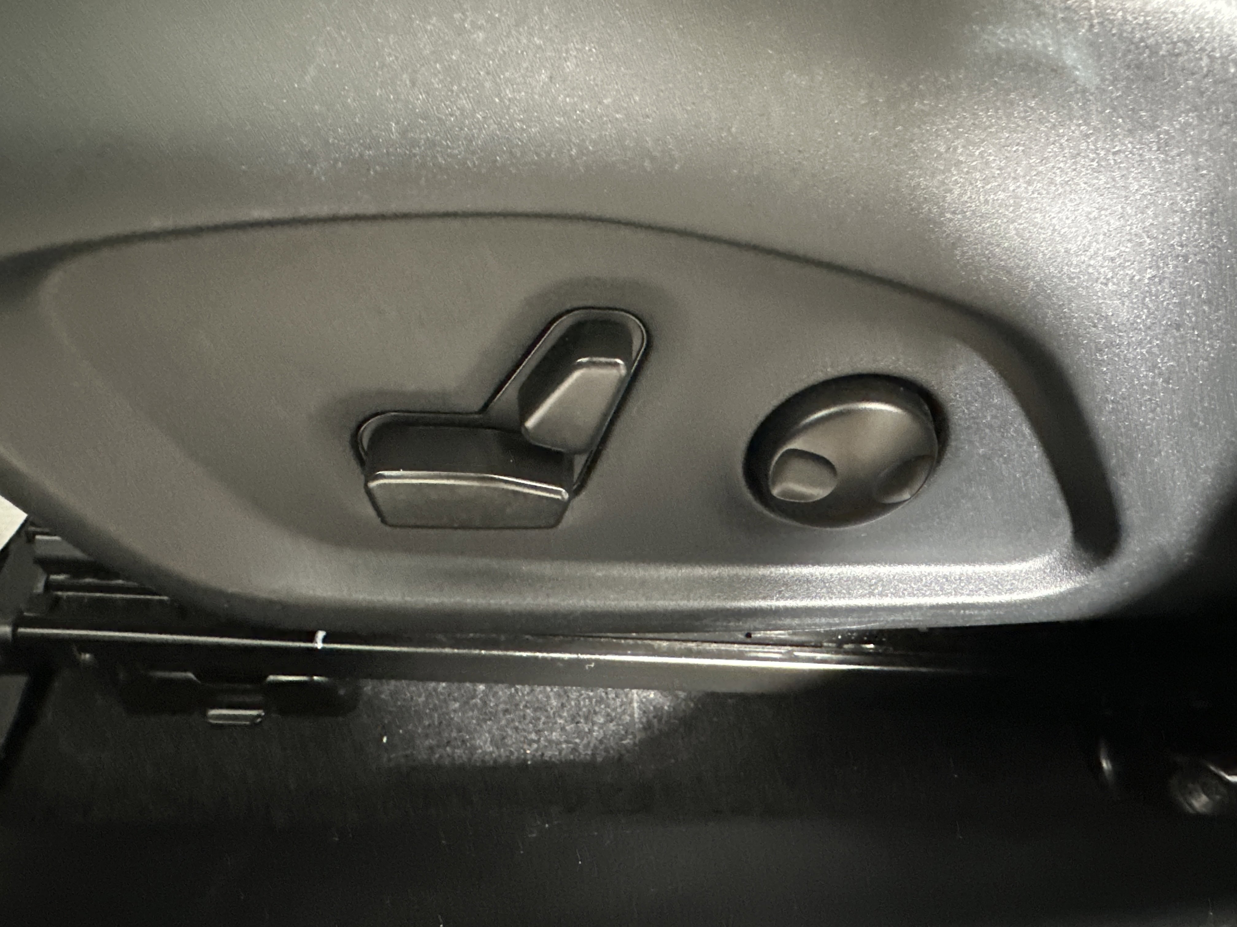 Used 2022 Billet Silver Metallic Clearcoat Jeep Trailhawk image 10