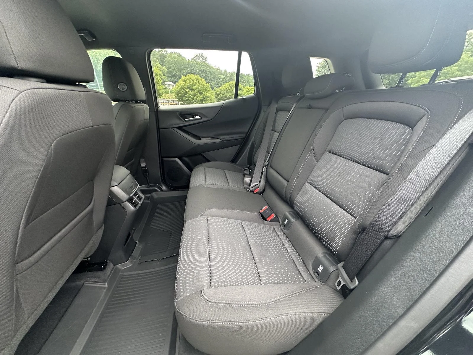 2027 Chevrolet Equinox LT - Photo 11