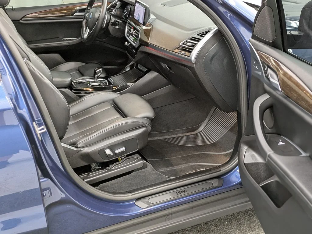 Used 2022 Blue BMW xDrive30i image 23