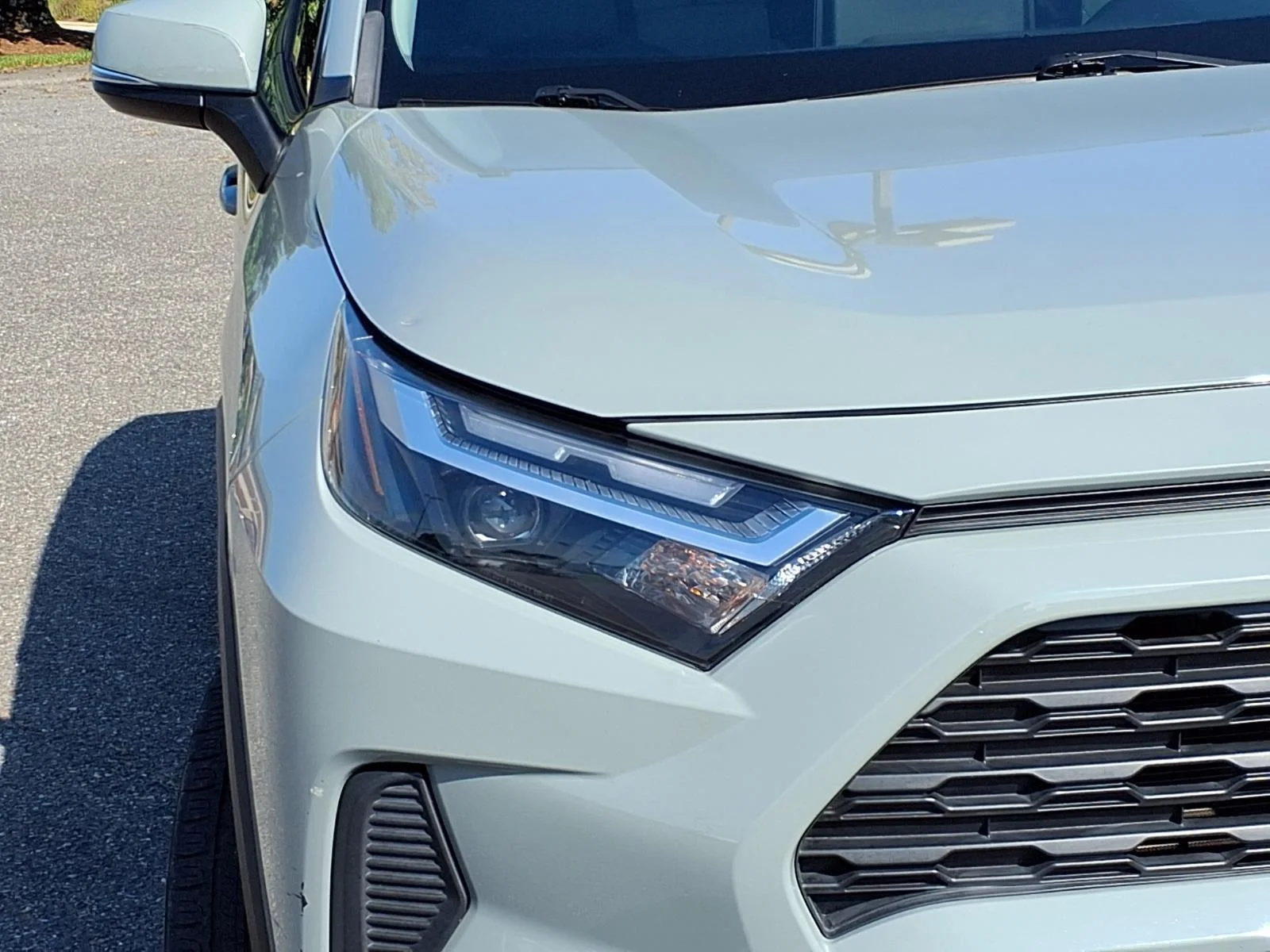 Used 2022 Lunar Rock Toyota XLE image 15