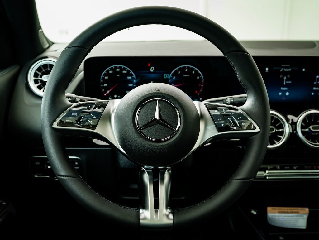 Used 2026 Night Black Mercedes-Benz GLA 250 image 35