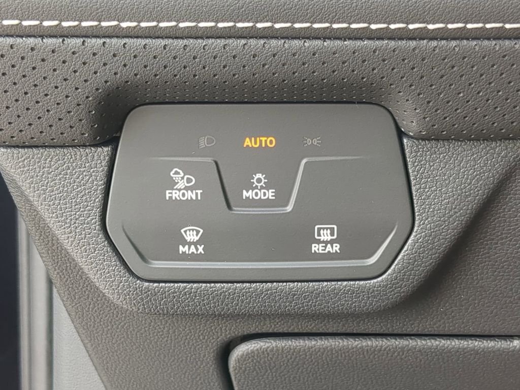 New 2026 Black Volkswagen 2.0T SE w/Technology image 29