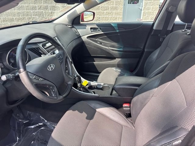 Used 2011 Red Hyundai SE image 16
