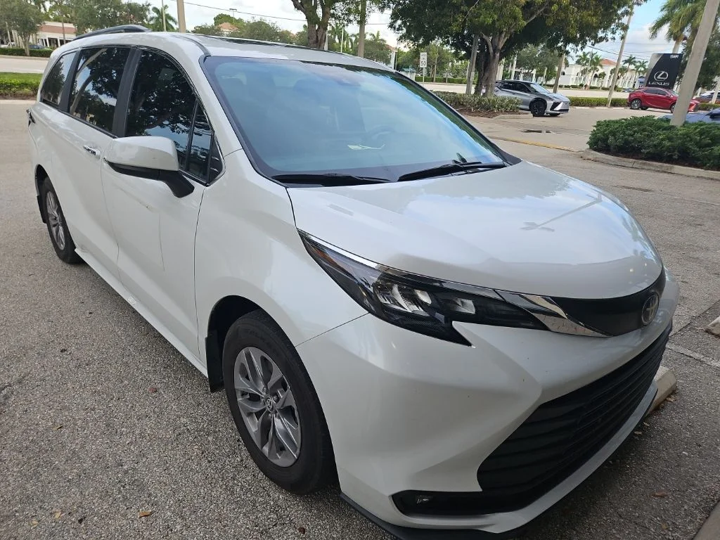 Used 2025 Beige Toyota XLE image 1