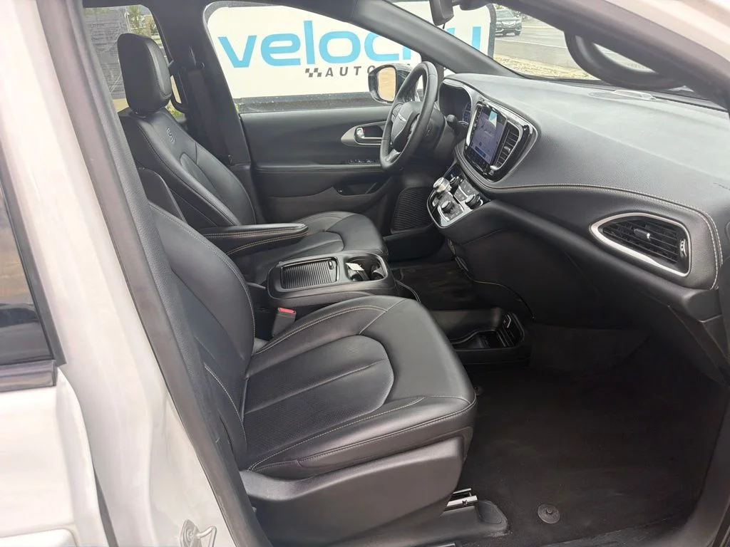 Used 2024 White Chrysler Select S Appearance image 20