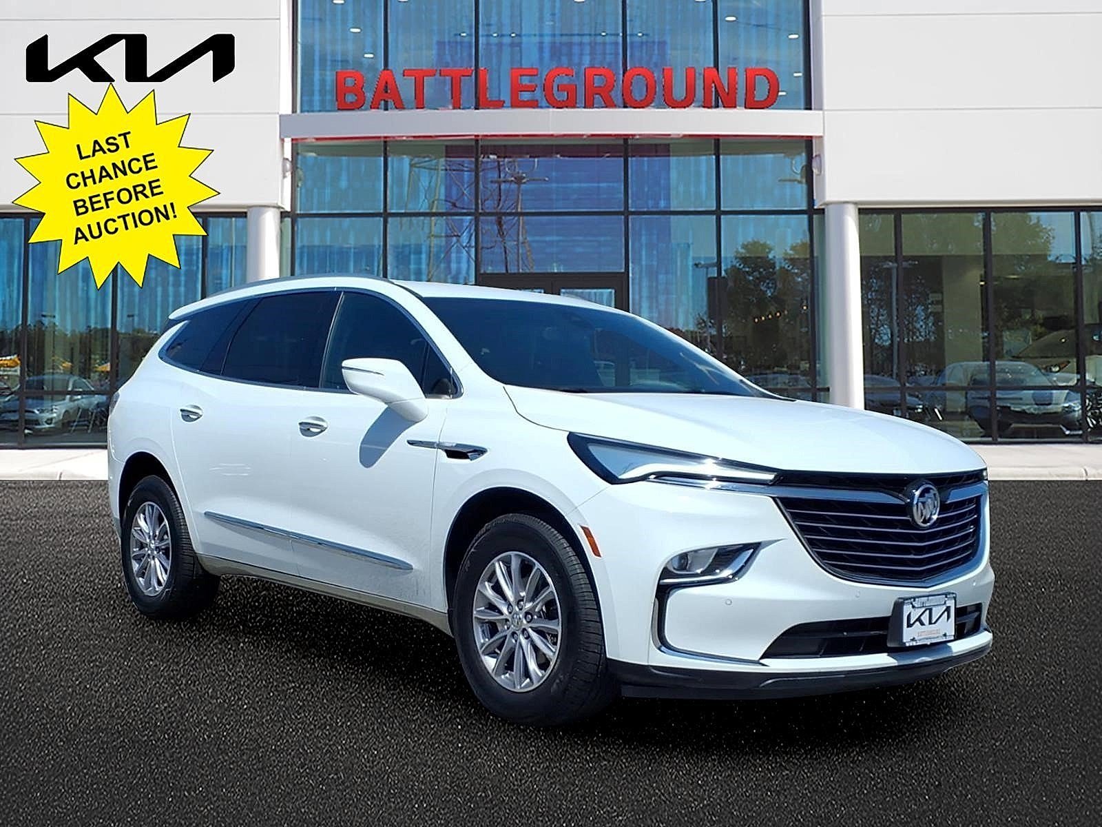 Used 2023 Summit White Buick Essence image 1