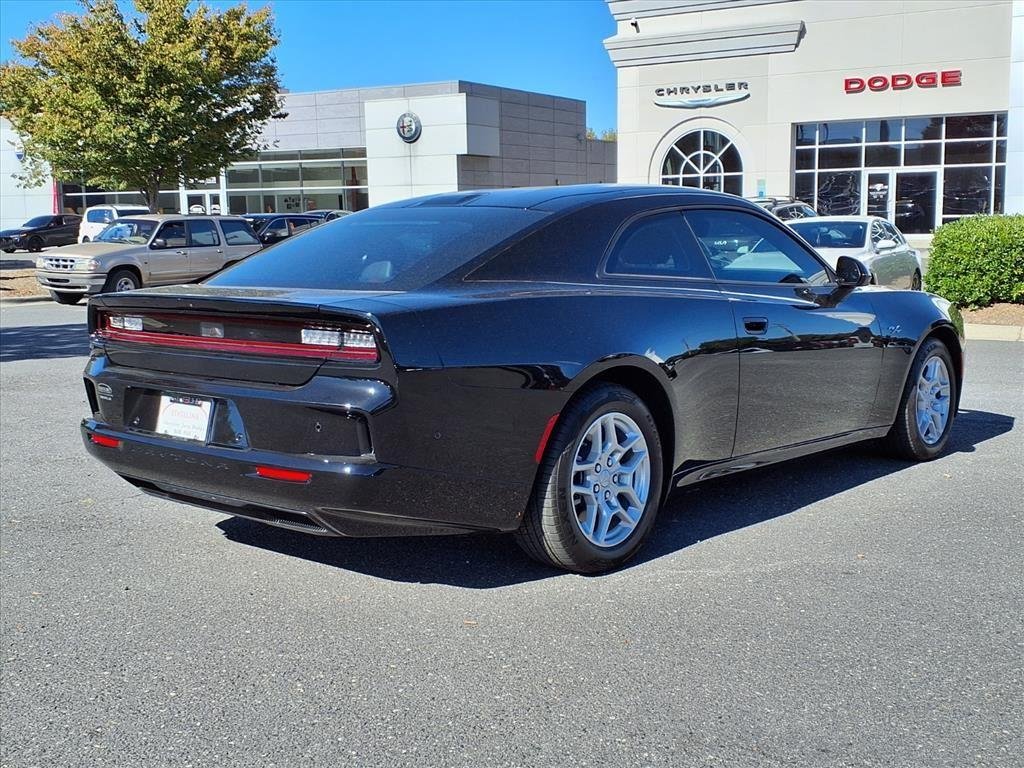 Used 2025 Diamond Black Crystal Pearlcoat Dodge R/T image 18