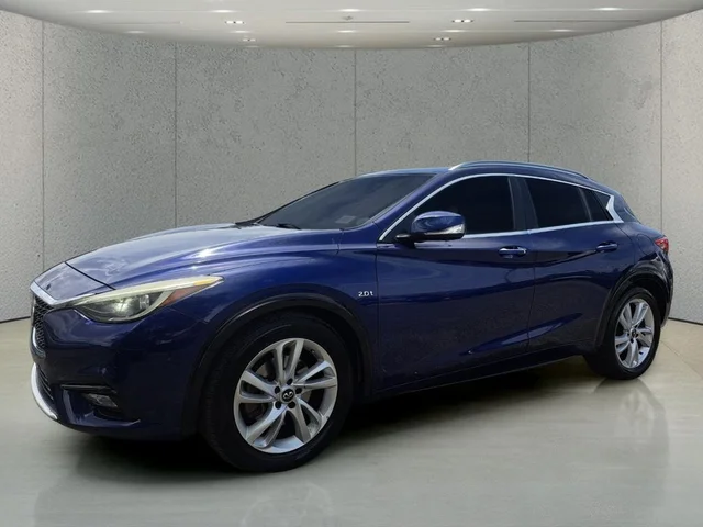 2017 INFINITI QX30 Premium