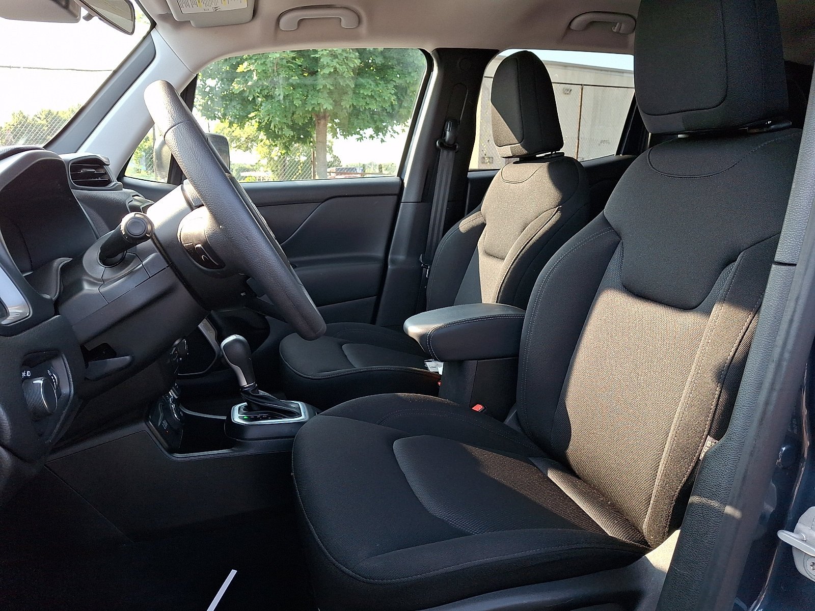 Used 2023 Slate Blue Pearlcoat Jeep Latitude image 12