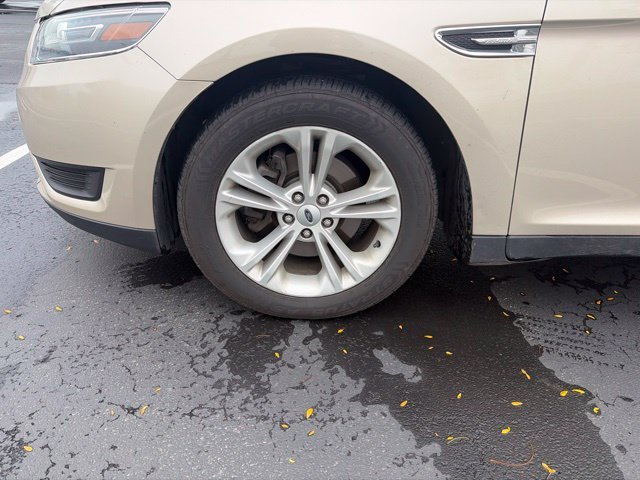 Used 2017 White Gold Metallic Ford SE image 12