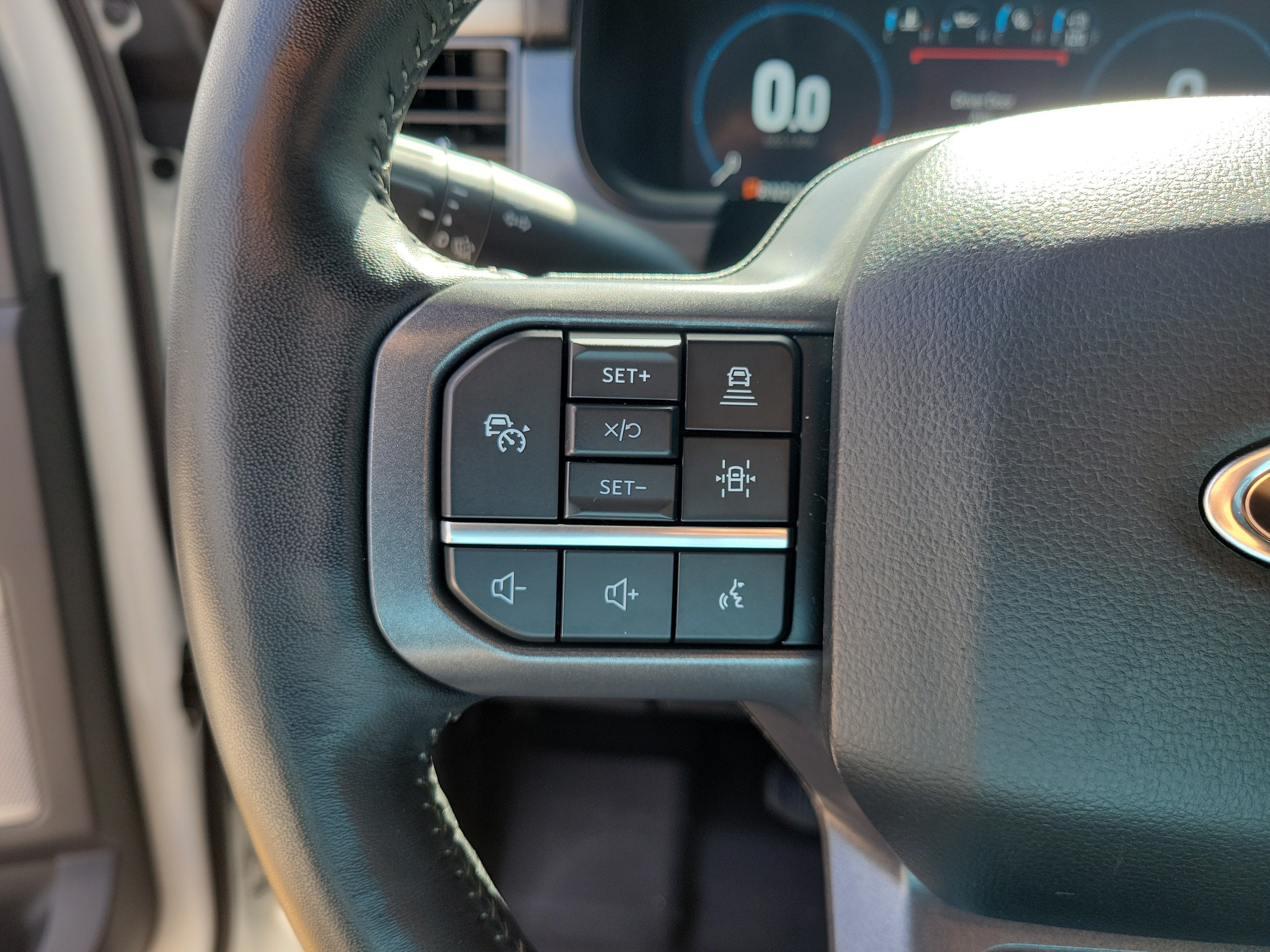 Used 2023 White Metallic Ford LARIAT image 23
