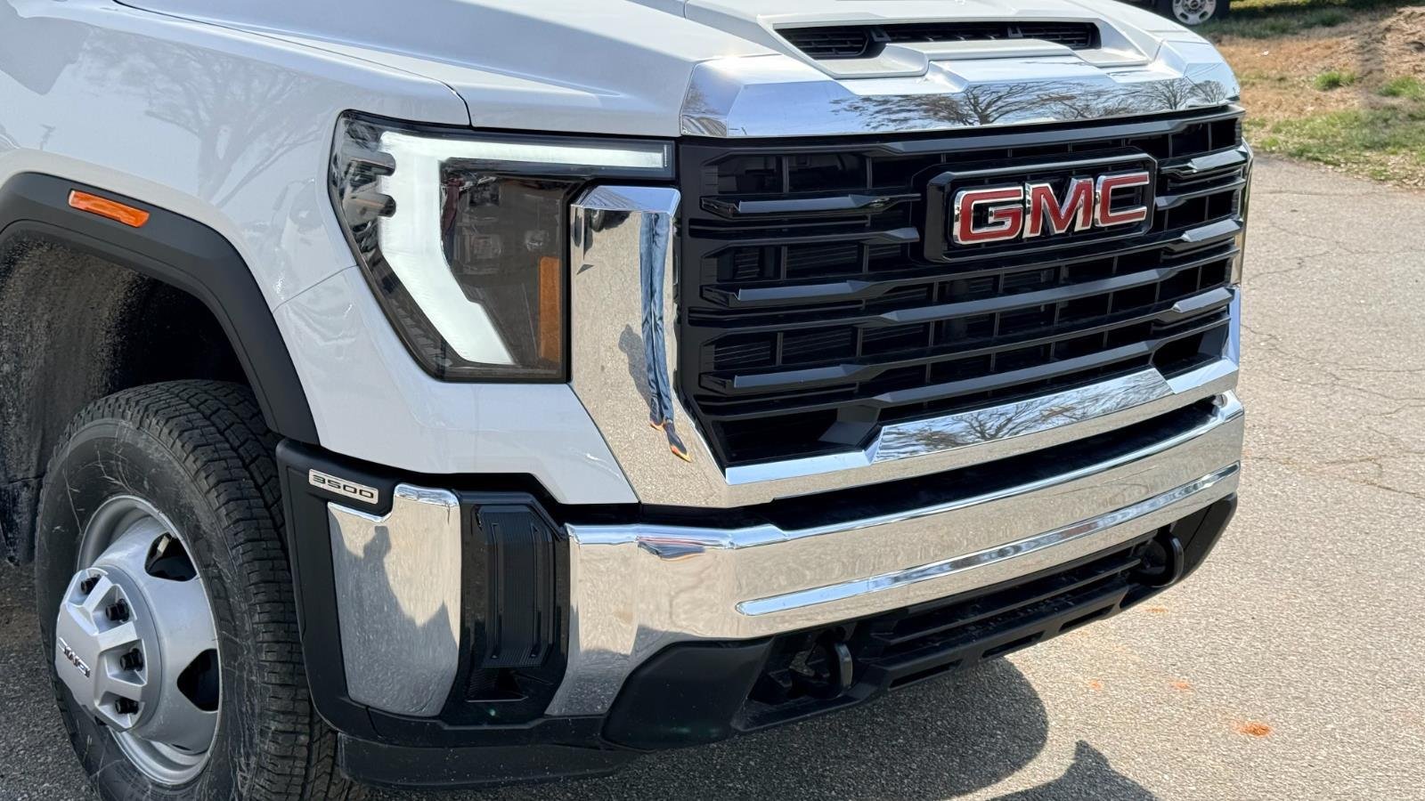 New 2026 Summit White GMC Pro image 5