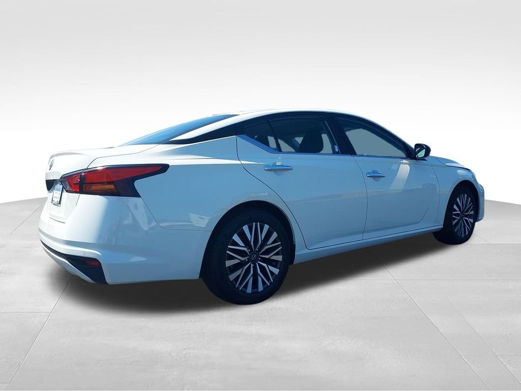 Used 2025 White Nissan 2.5 SV image 5