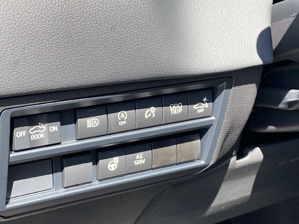 Used 2025  Toyota Limited image 29