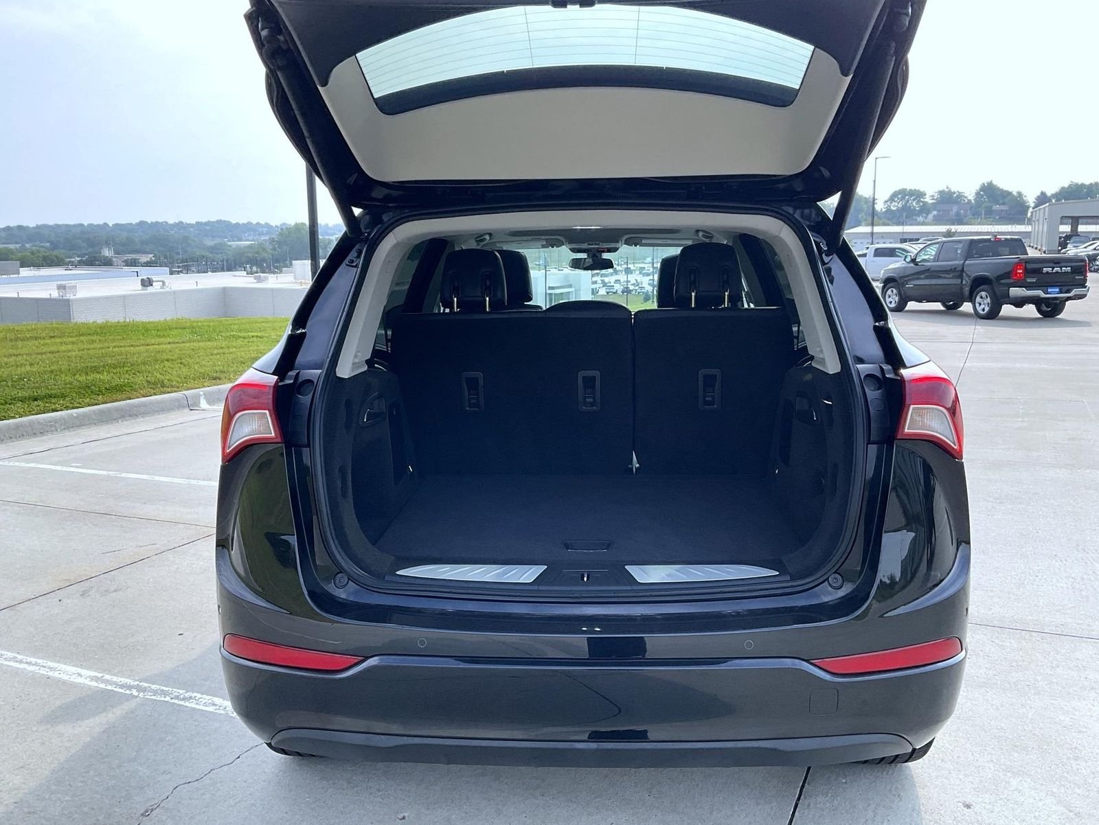 Used 2020 Black Buick Essence image 9