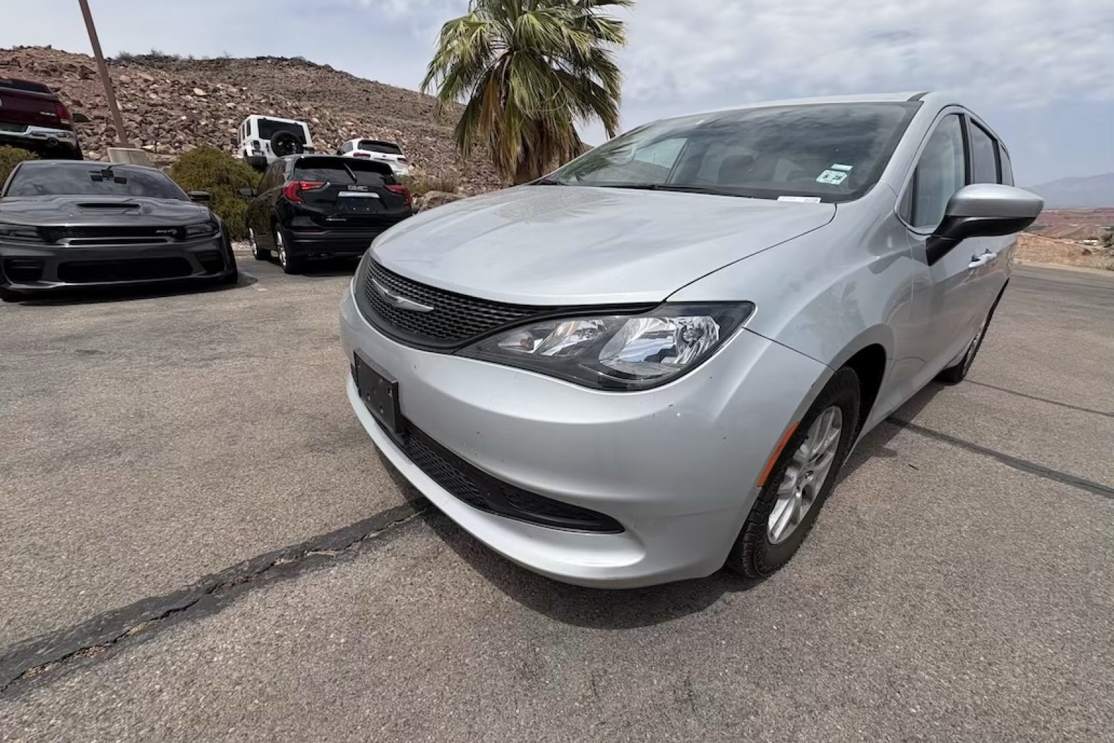 2023 Chrysler Voyager
