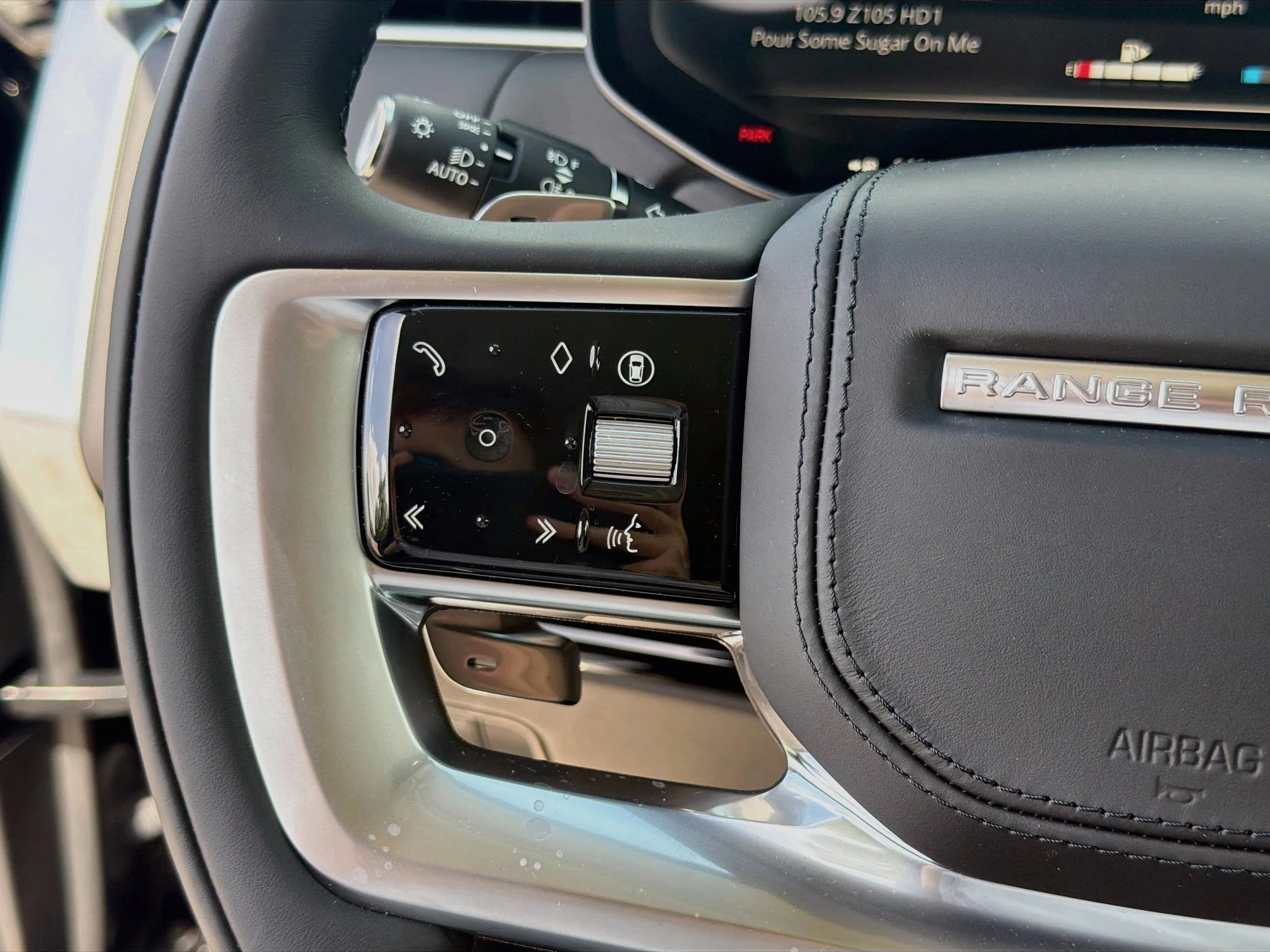 New 2026 Santorini Black Land Rover SE image 39