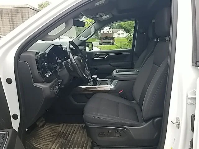 Used 2022 White Chevrolet LT image 32