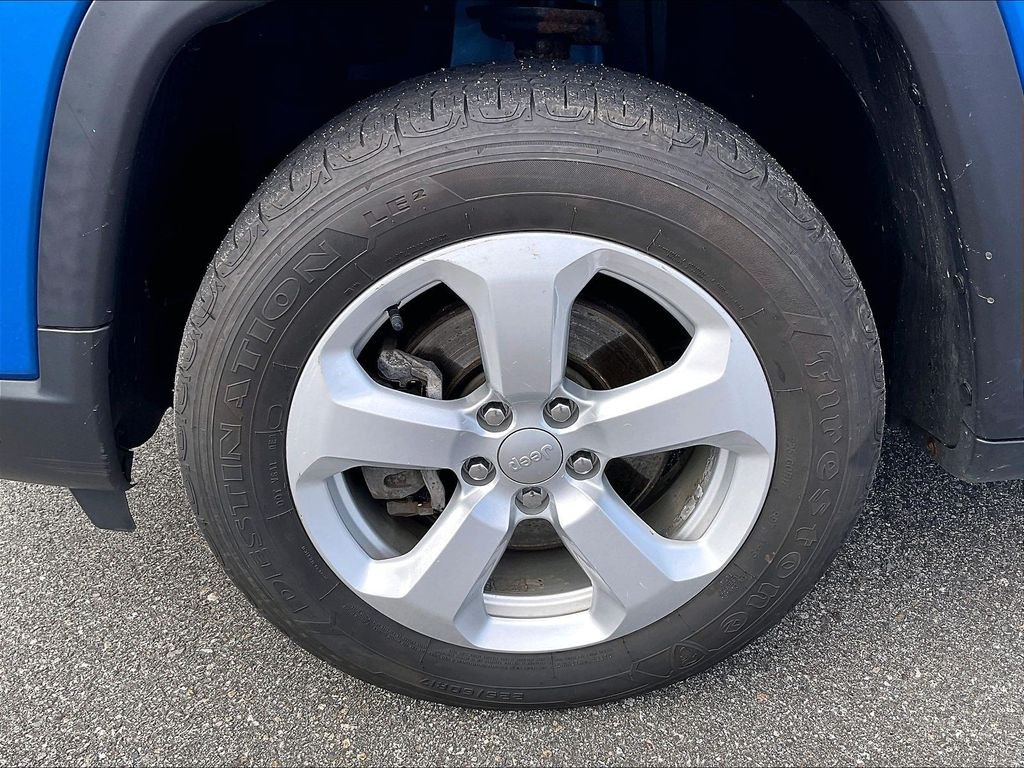 Used 2022 Laser Blue Pearlcoat Jeep Latitude image 7