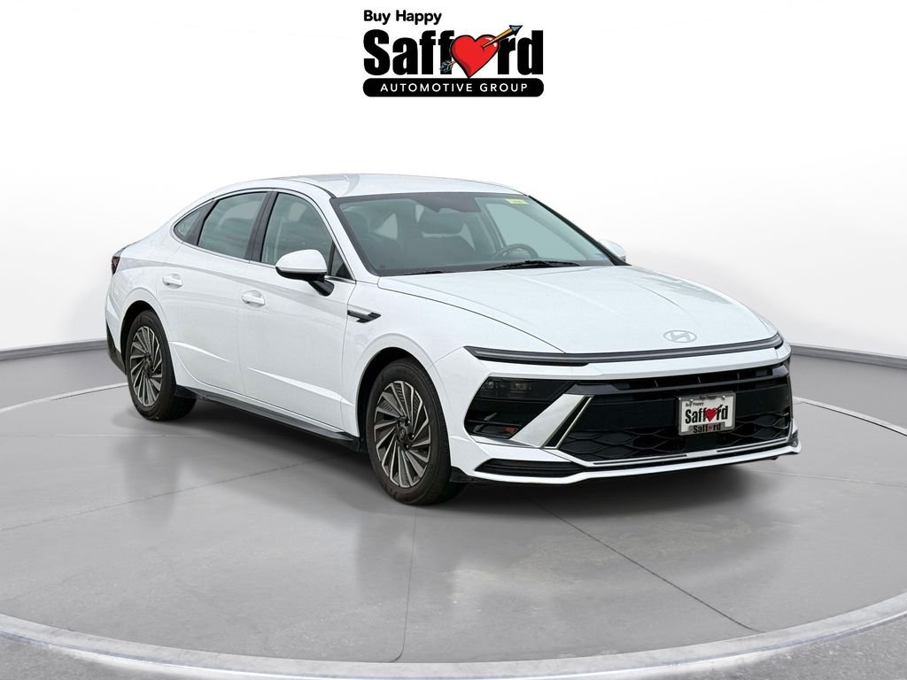 Certified Used 2025 White Hyundai SEL image 9