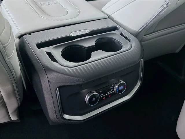 New 2027 Star White Metallic Tri-Coat Ford Platinum image 24