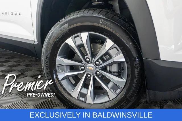 Used 2027 White Chevrolet LT image 8