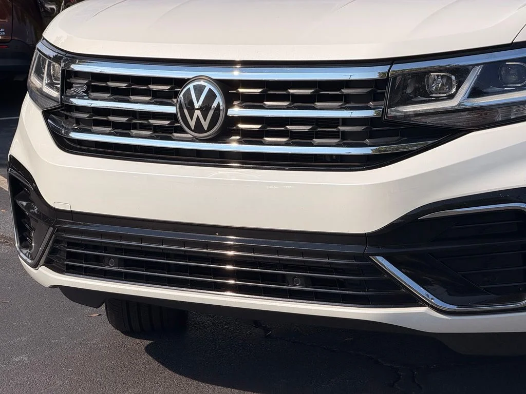 Used 2021 White Volkswagen 3.6L V6 SE w/Technology R-Line image 11