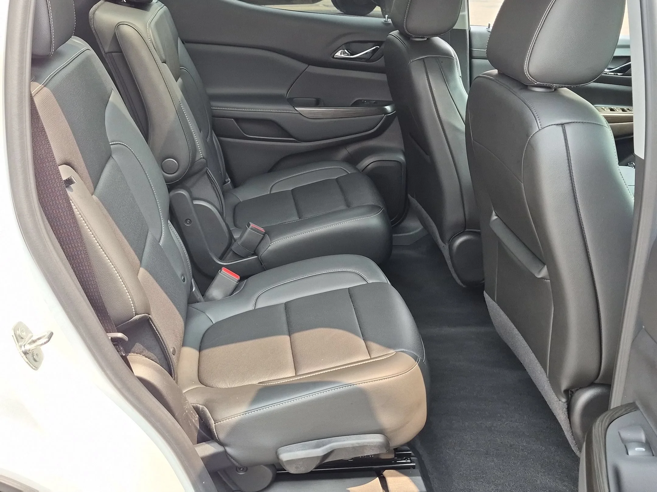 Used 2023 Summit White GMC SLT image 26