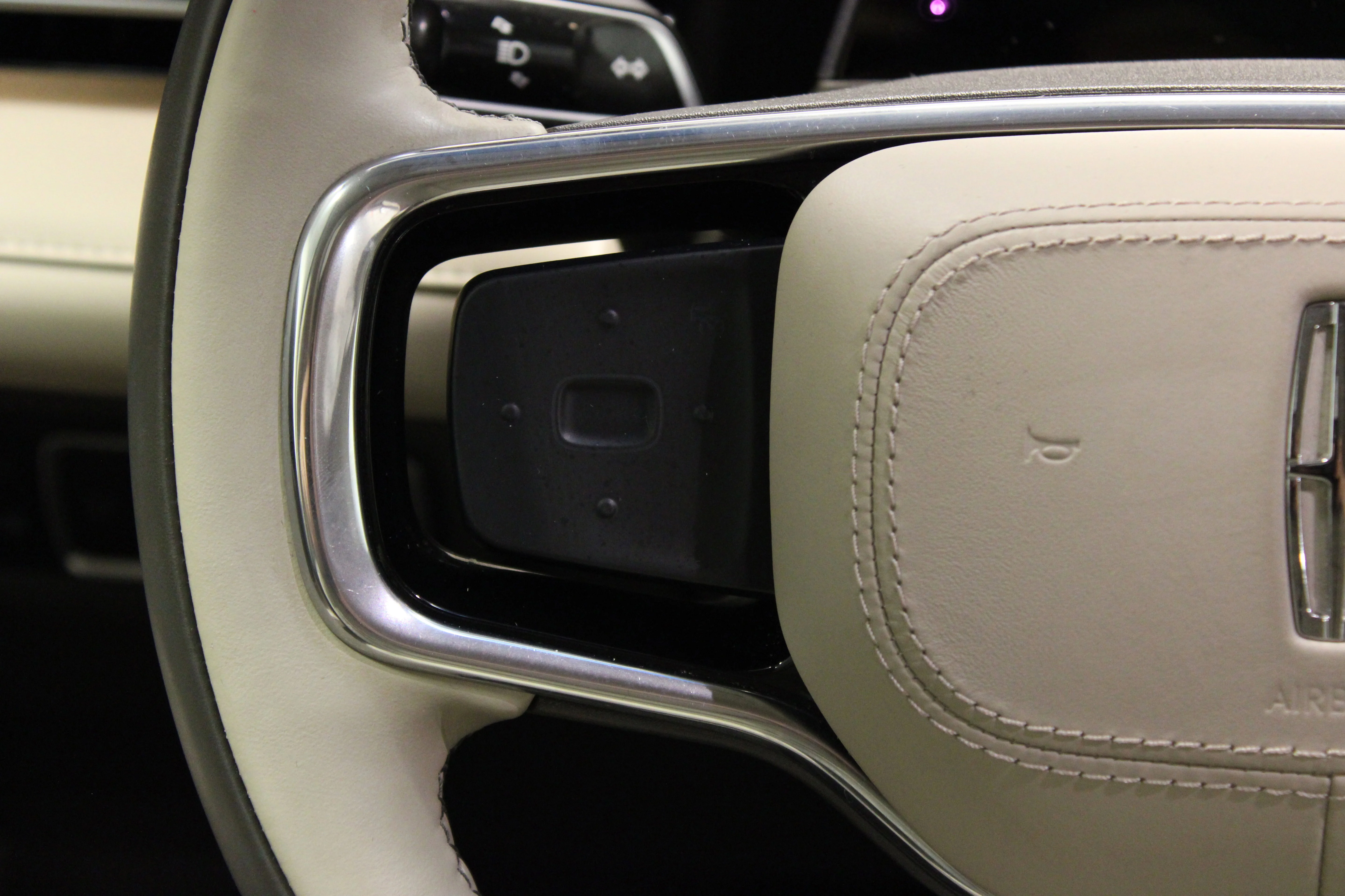 Used 2024 Gray Metallic Lincoln Reserve image 22