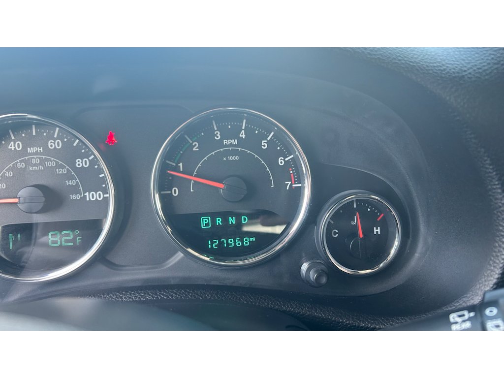Used 2017 Silver Jeep Unlimited Sahara image 29