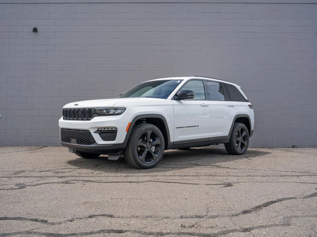 Used 2024 White Jeep Limited image 1