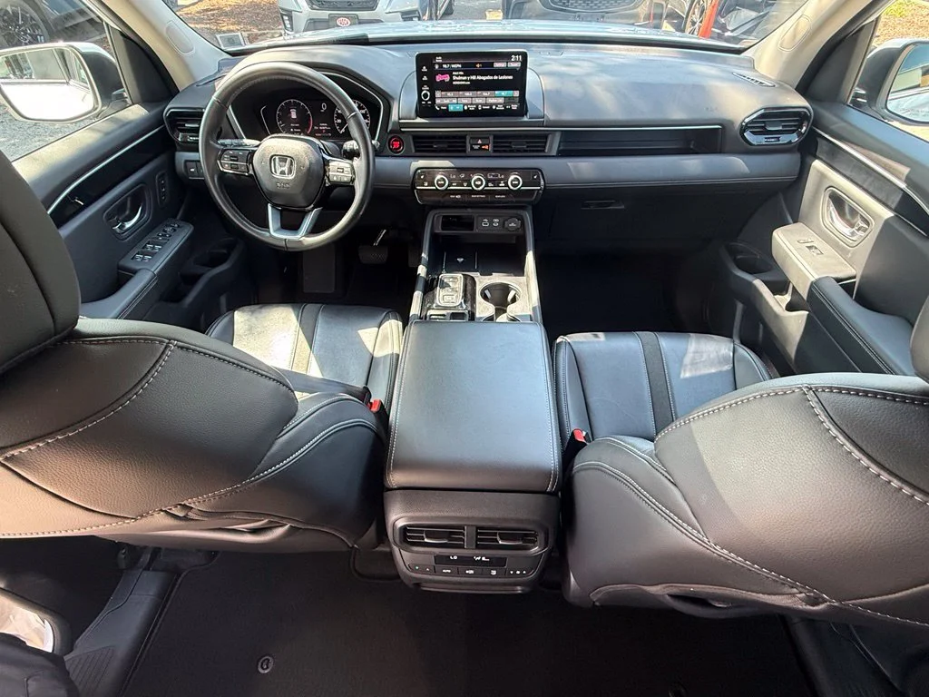 Used 2023 White Honda EX-L image 25