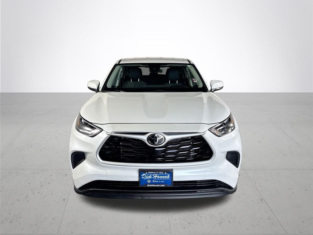 Used 2023 Pearl Toyota L image 3