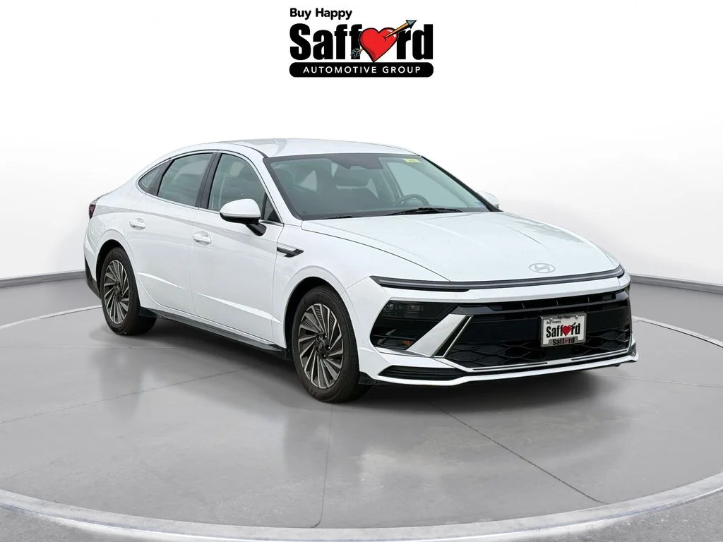 Used 2025 White Hyundai SEL image 9