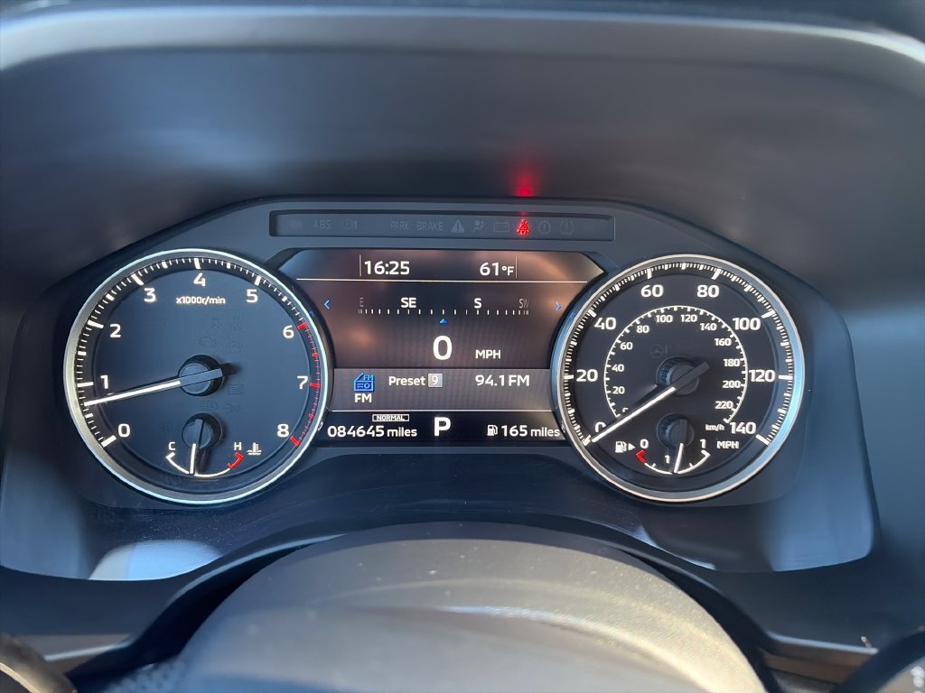 Used 2022 Silver Mitsubishi SE image 15