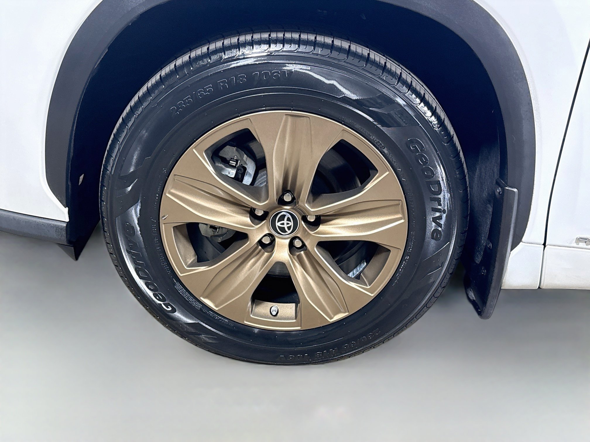 Used 2023 Wind Chill Pearl Toyota Hybrid Bronze Edition image 29