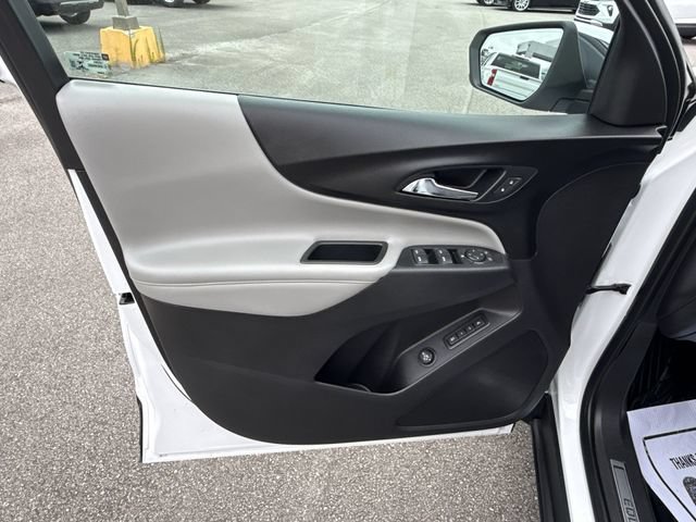 Used 2020 IRIDESCENT PEARL TRICOAT Chevrolet Premier image 19