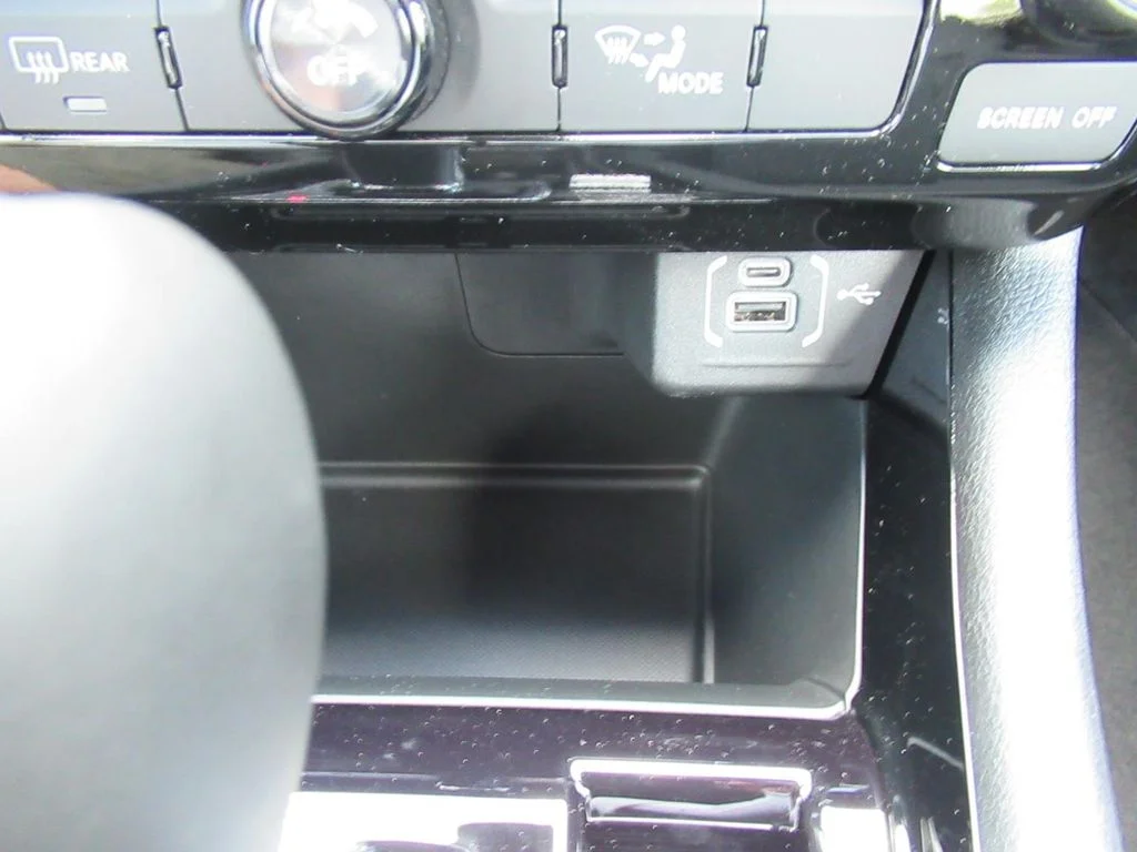 New 2026 Diamond Black Crystal Pearl-Coat Exterior Paint Jeep Latitude Altitude image 26