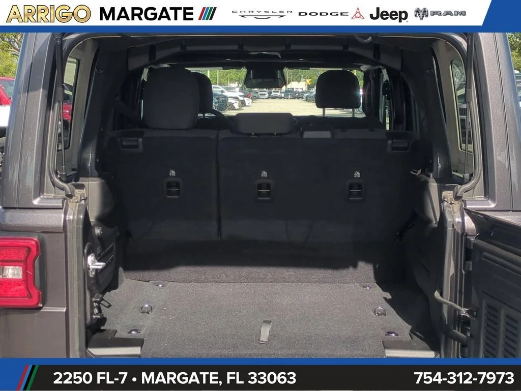 Used 2025 Granite Crystal Metallic Clearcoat Jeep Sahara image 14